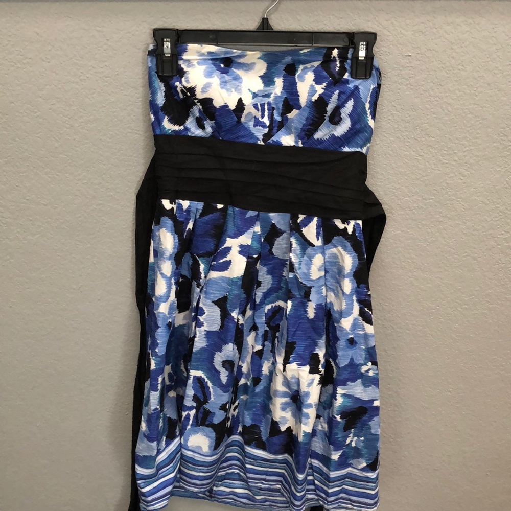 Strapless blue flowered dress with black tie